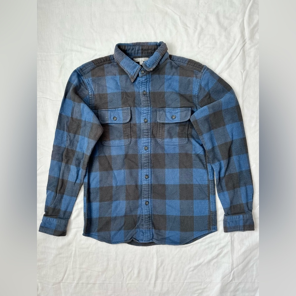 Uniqlo Blue and Black Checkered Men's Shirt